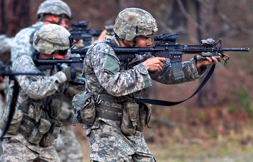Moderní kamufláž pěchoty americké armády. – 12. března 2022